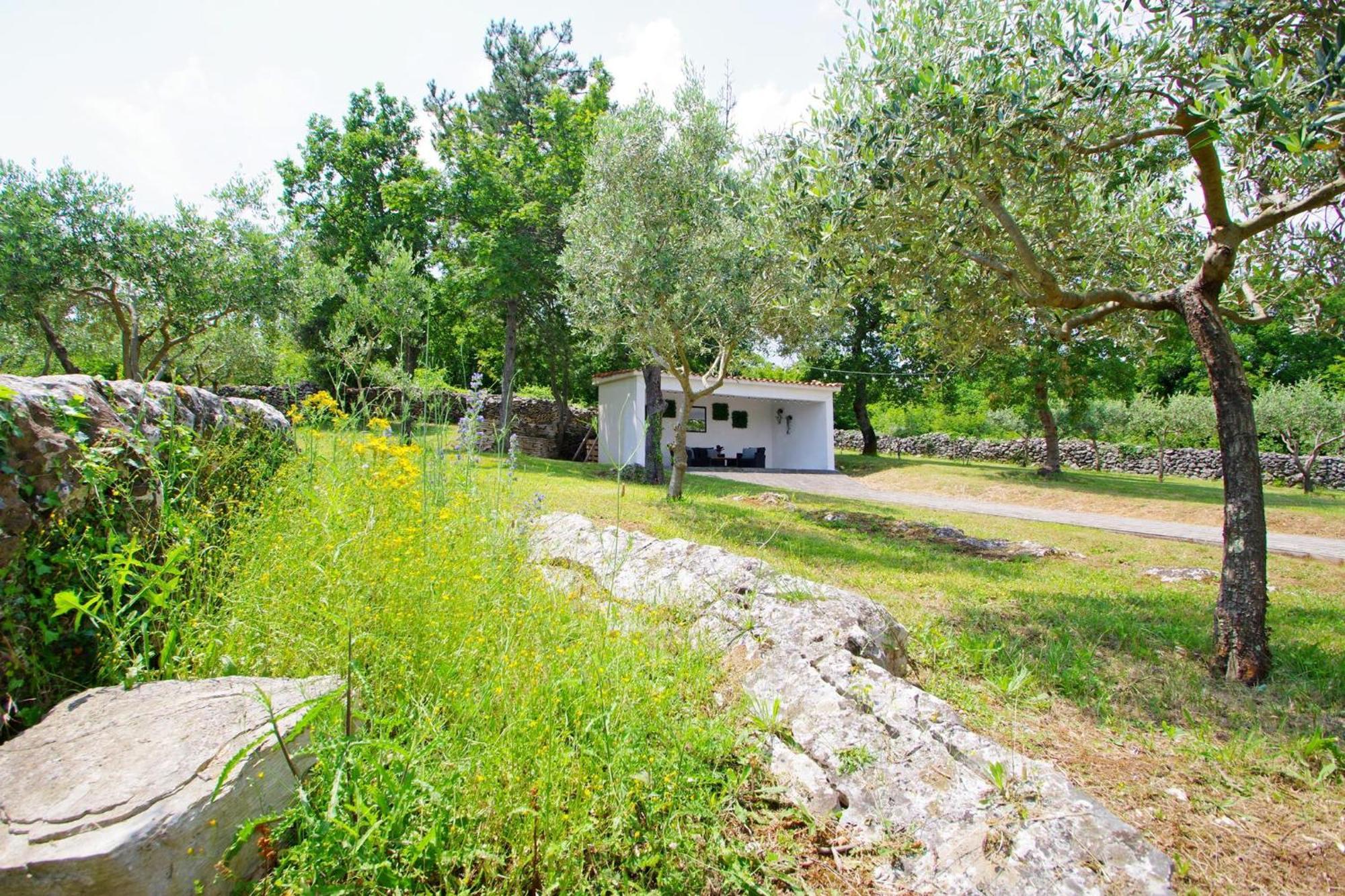Apartments Nikolina Rakalj Bagian luar foto