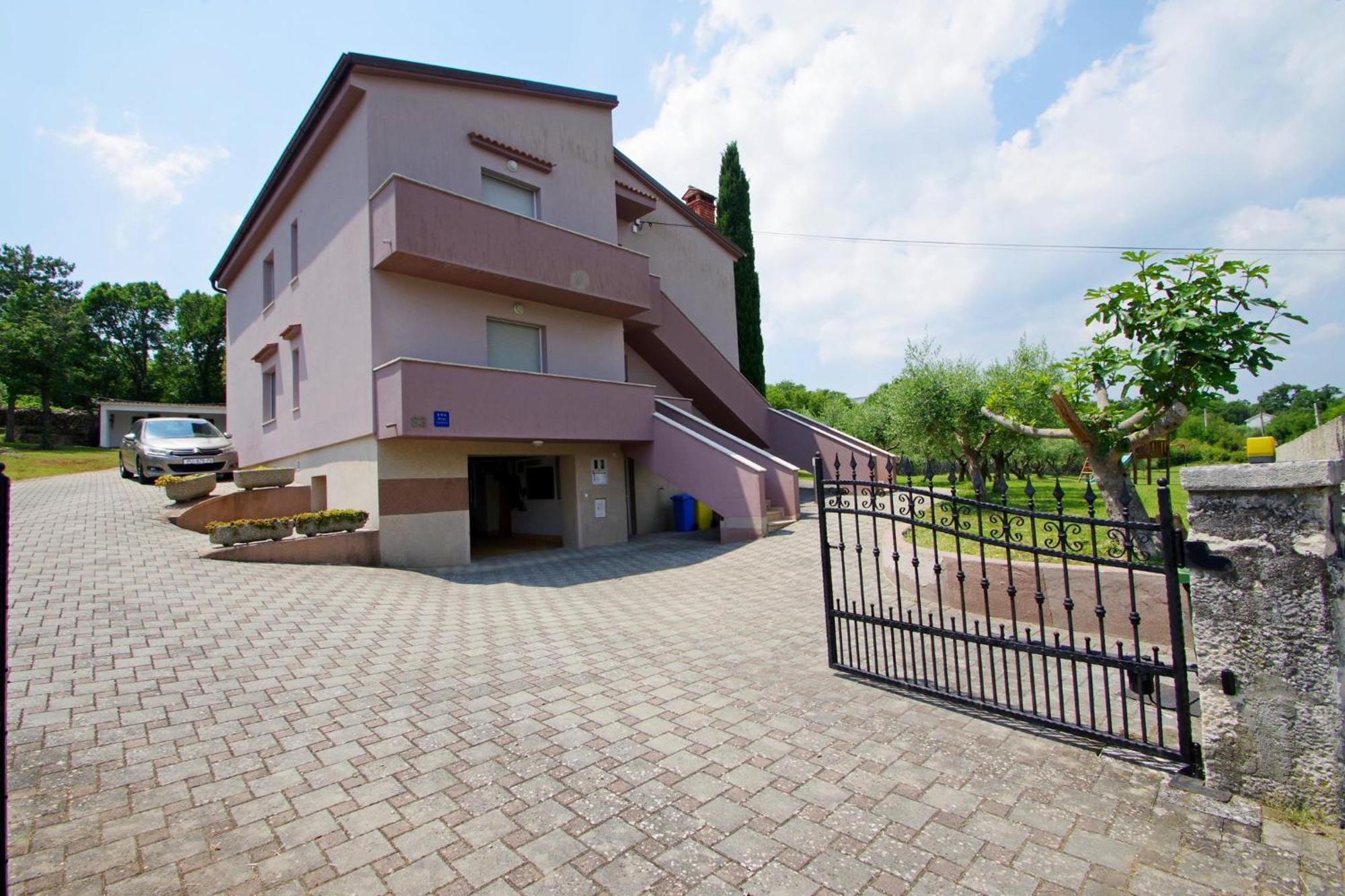 Apartments Nikolina Rakalj Bagian luar foto